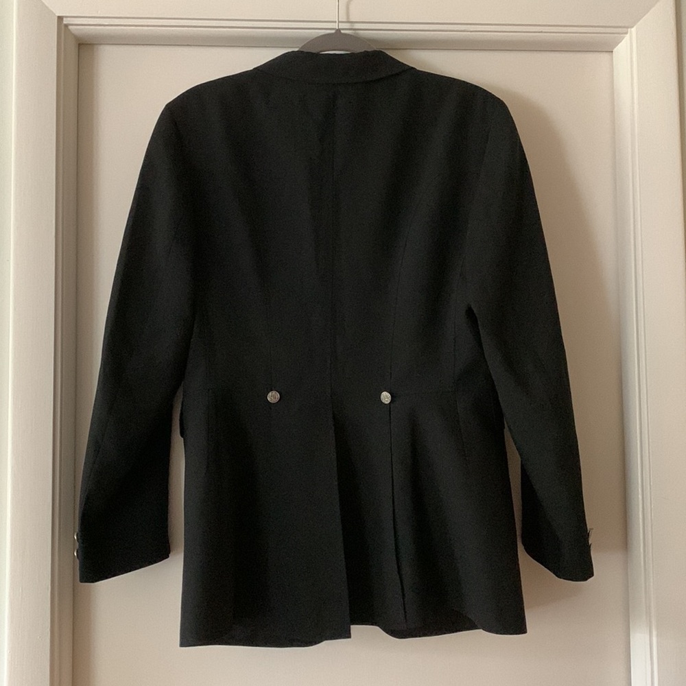 R.J Classic:  Like new woman’s horse show dressage coat size 10R. Worn 2x winter - Picture 2 of 4